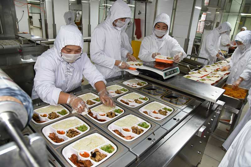 為企業(yè)單位提供配餐服務(wù)